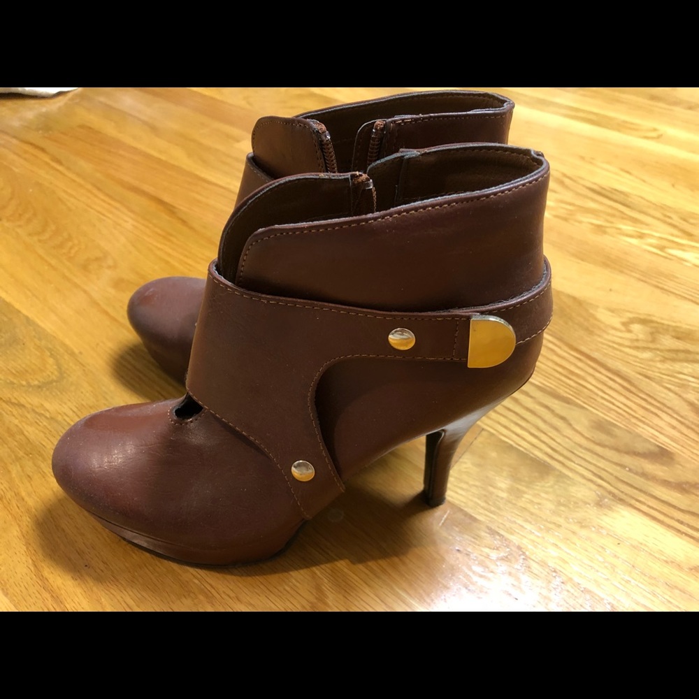 Kenneth Cole bootie heels